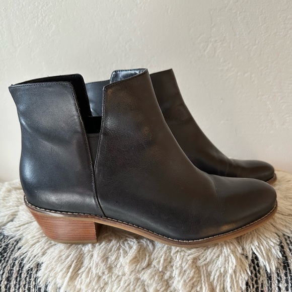 Cole Haan Abott Women’s Size 10 Black Leather Comfortable Chic Versatile Booties - Picture 12 of 16